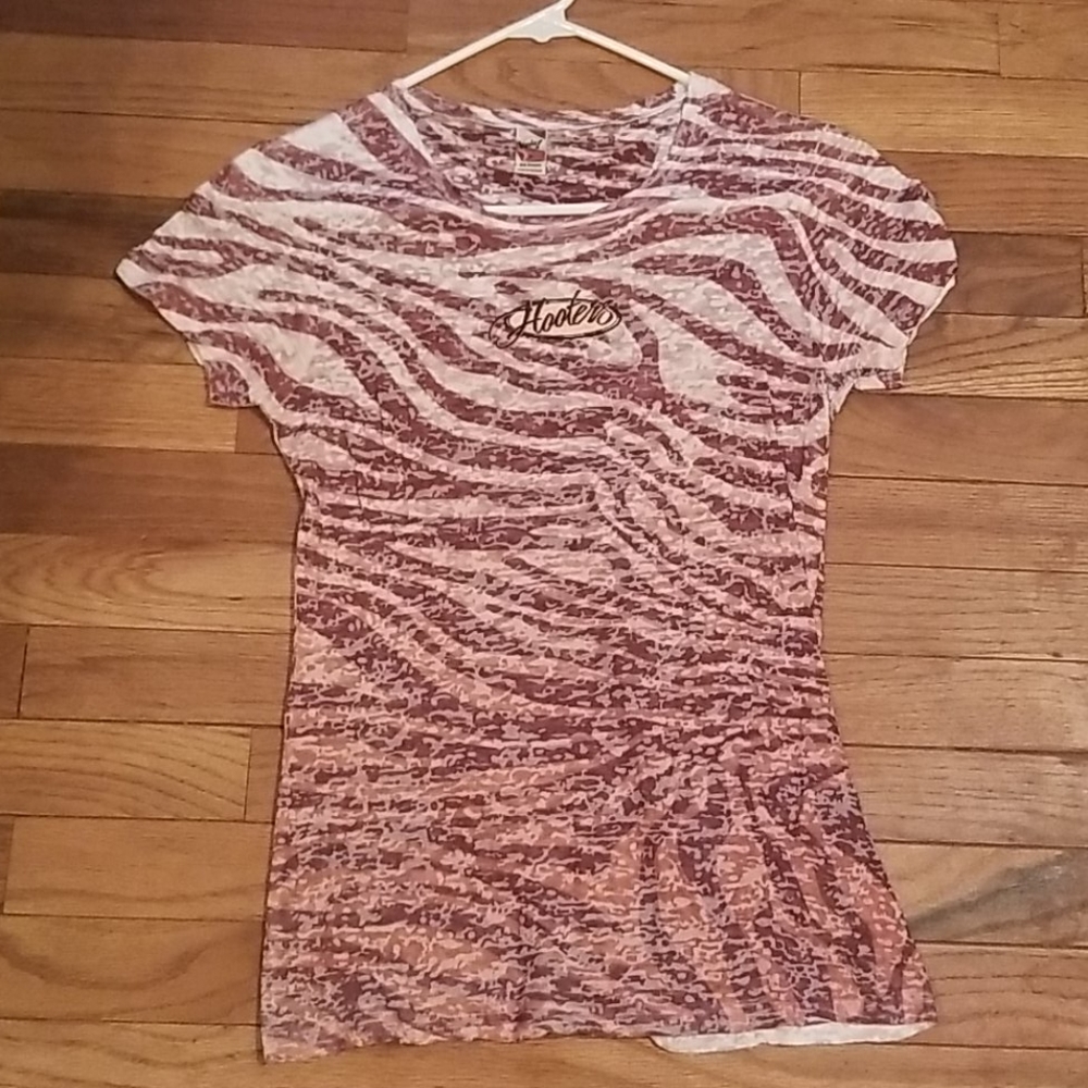 Hooters Shirt